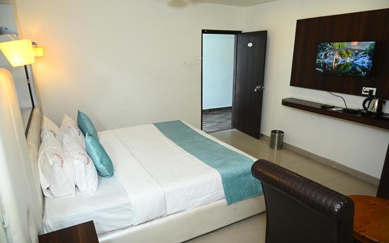 Hotel V Pride Comfort Visakhapatnam Exterior foto
