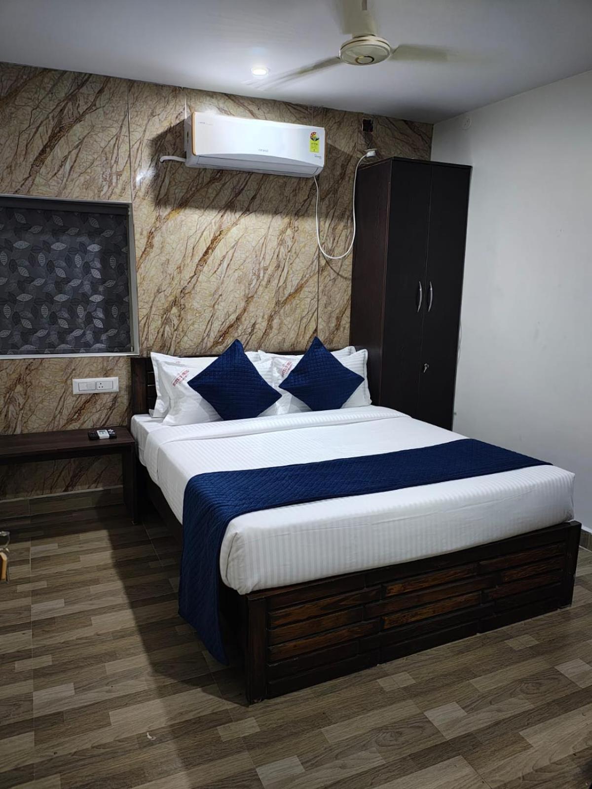 Hotel V Pride Comfort Visakhapatnam Exterior foto